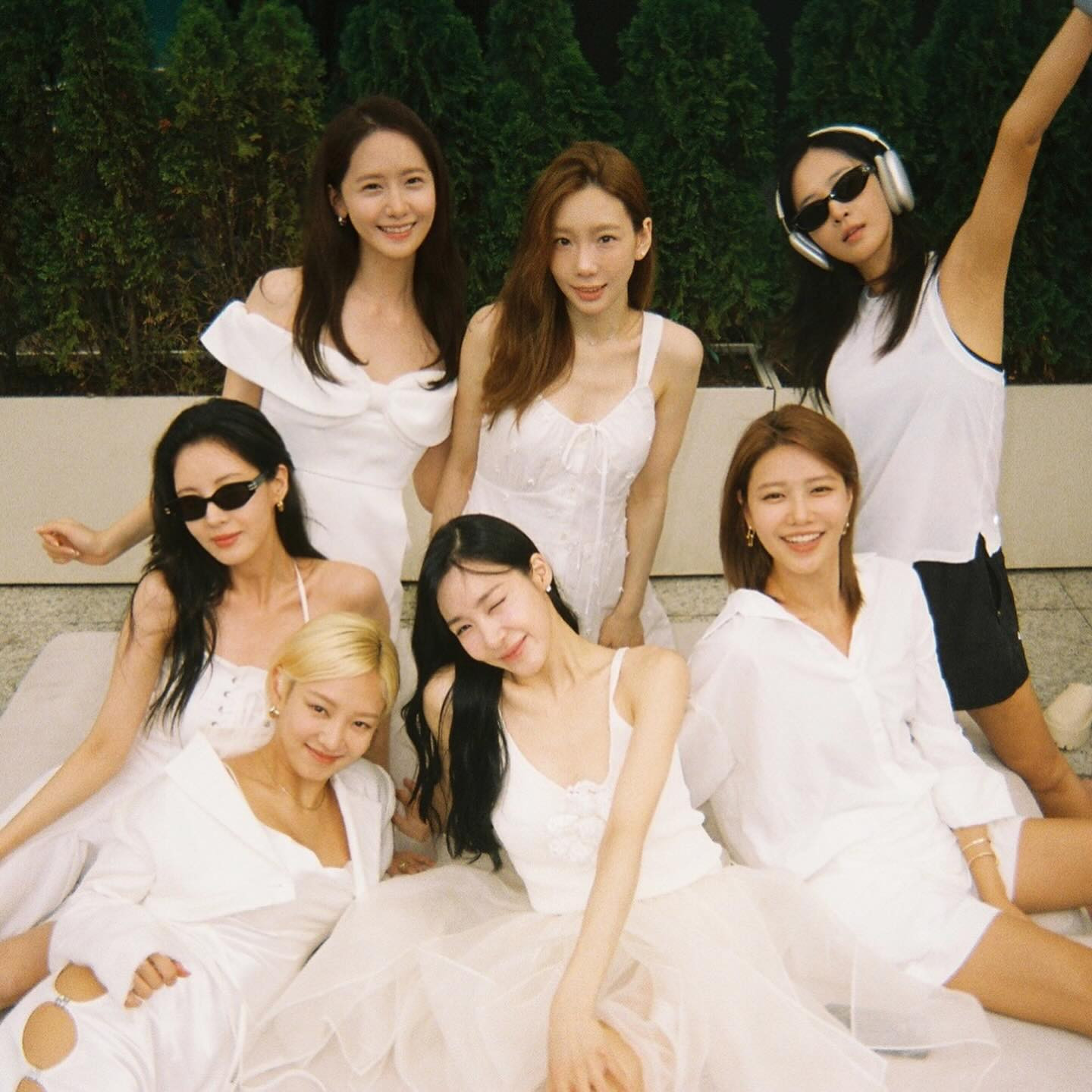 Rayakan Anniversary Ke-17, Girls’ Generation Bagikan Foto Penuh Keakraban Mereka
