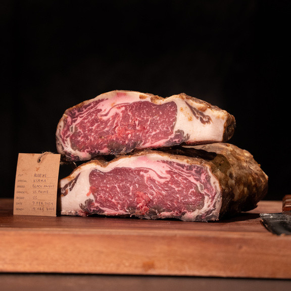 Tampil Beda! Meatguy Steakhouse Bintaro Hadirkan Dry Aged Kurma