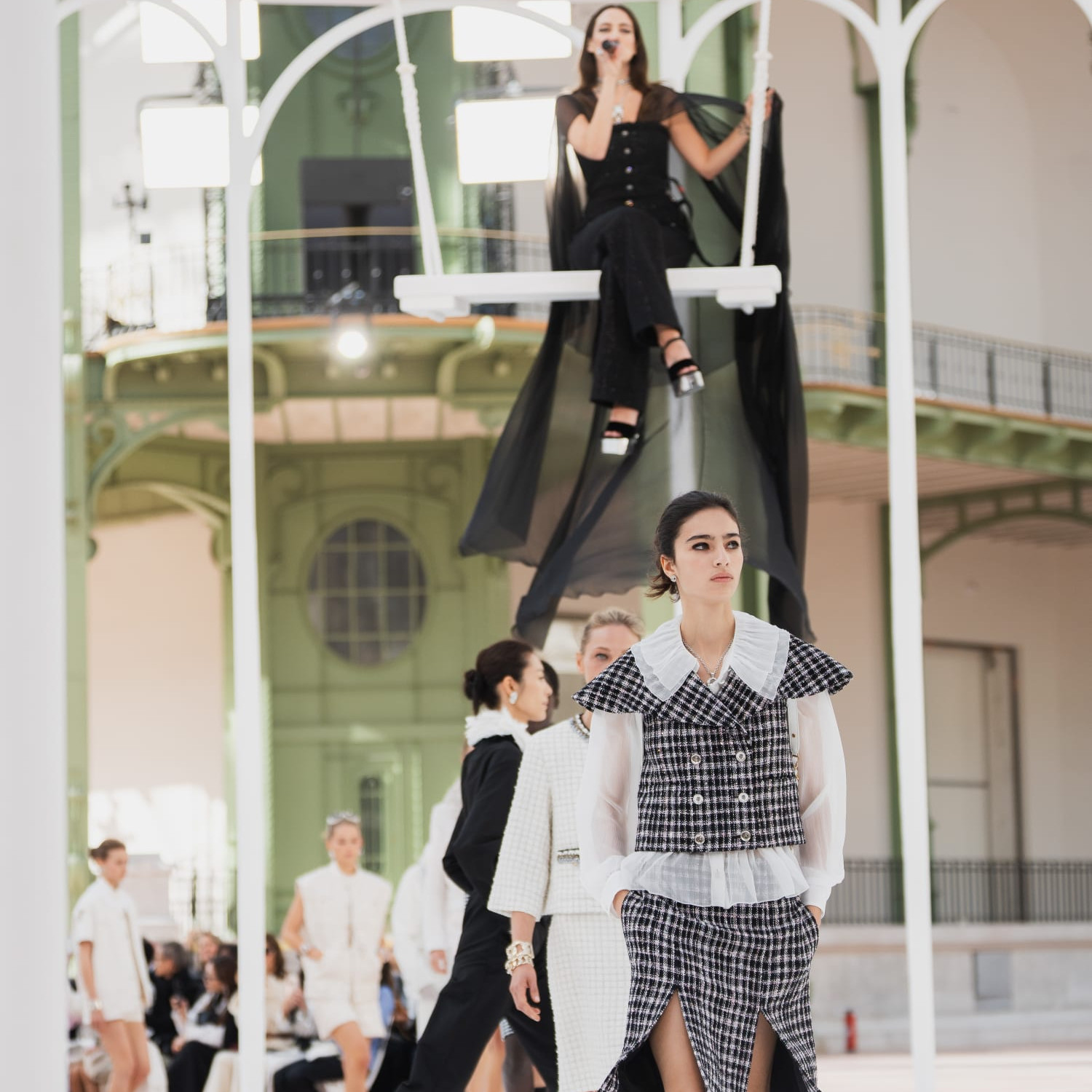 Kiprah Chanel Tanpa Desainer, Tampilkan Koleksi yang Feminin dan Playful di Paris Fashion Week 2025