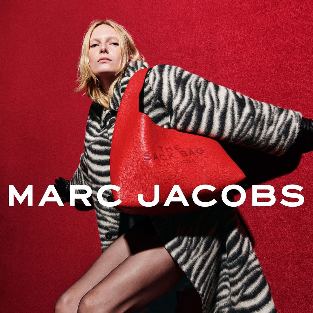 Marc Jacobs Hadirkan Gaya Glamor yang Edgy Lewat Motif Zebra di Koleksi Terbaru