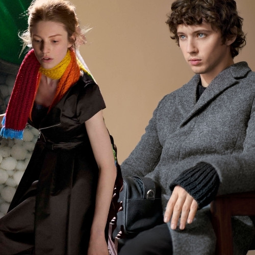 Hunter Schafer Hingga Troye Sivan Bintangi Kampanye Prada Fall/Winter 2026