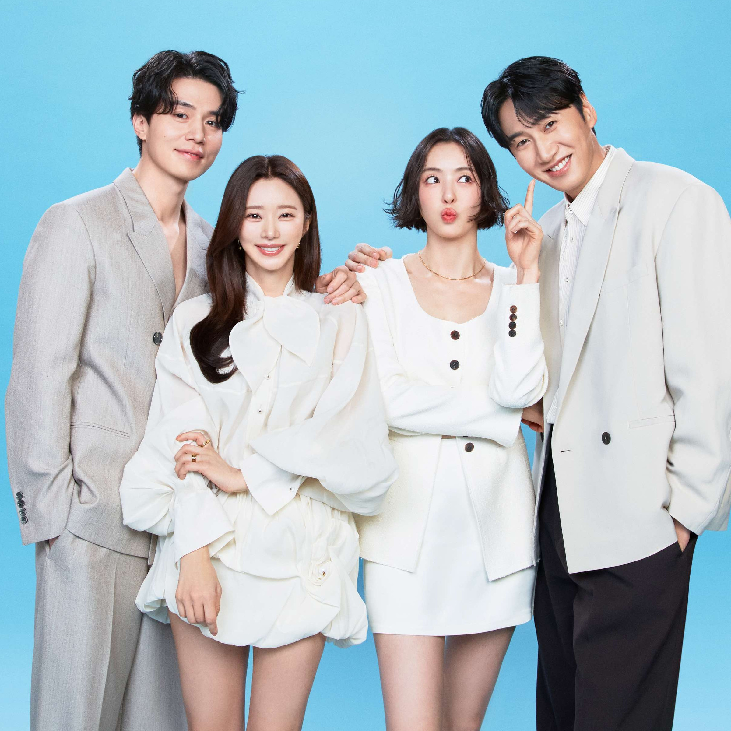 Dream Team! Simak Foto-Foto Exclusive dari Para Cast The Divorce Insurance Berikut!