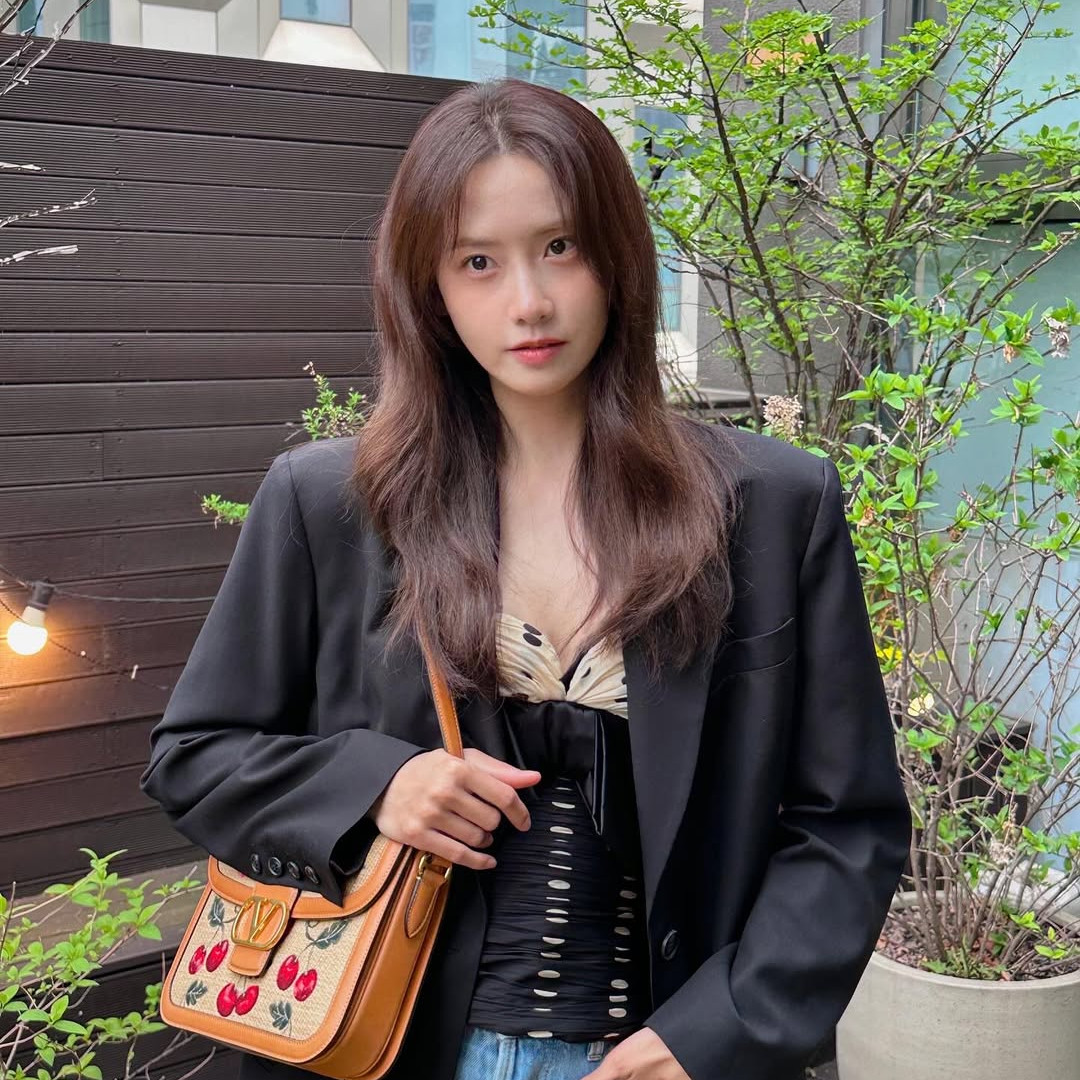 Gaya Fashion Yoona Lim yang Serba Feminin dan Elegan