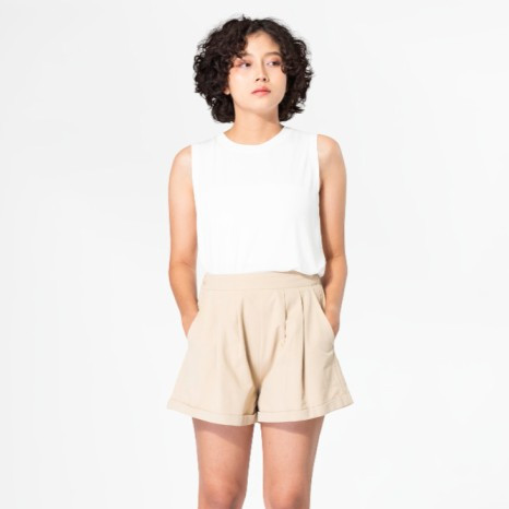 Celana Cream Cocok Pakai Baju Warna Apa? Simak Tips Mix and Match-nya!