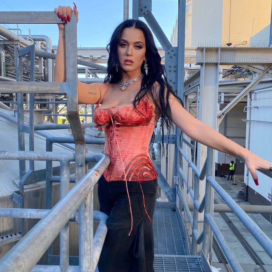 5 Butik Vintage Favorit Selebriti Hollywood, dari Bella Hadid hingga Olivia Rodrigo