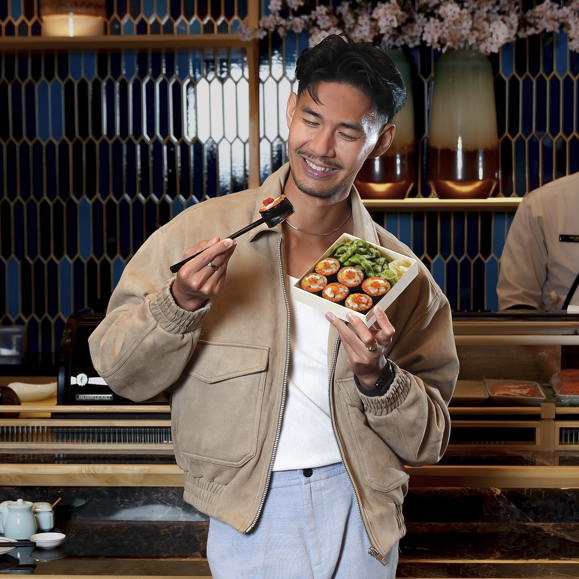 Wajib Dicoba! Sushi Berbahan Buah Segar Hasil Kolaborasi Sushi Hiro X Chalton Ciptadi