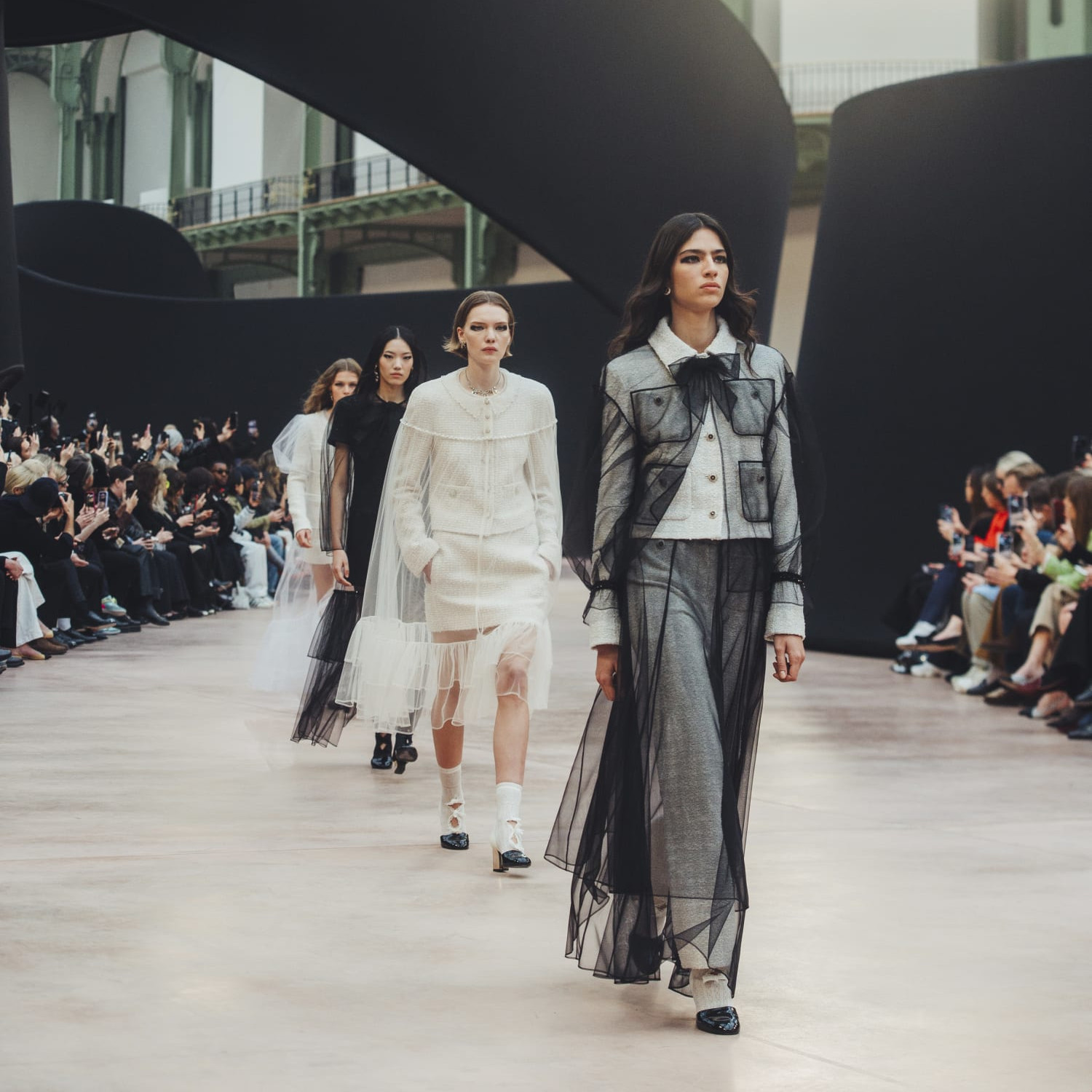 New Coquette Rules! Chanel Fall/Winter 2025 Hadirkan Gaya Feminin yang Modern