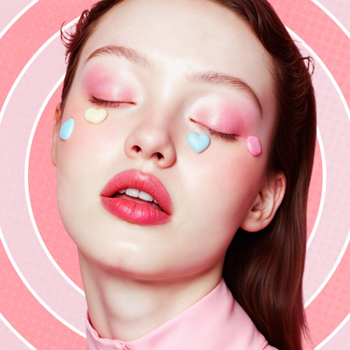 5 Cara Merawat Bibir Agar Merah Merona Alami