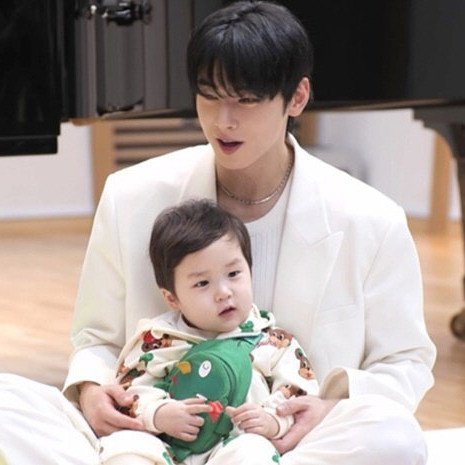 Akhirnya Cha Eun Woo Bertemu dengan Baby Eunwoo di ‘The Return of Superman’!