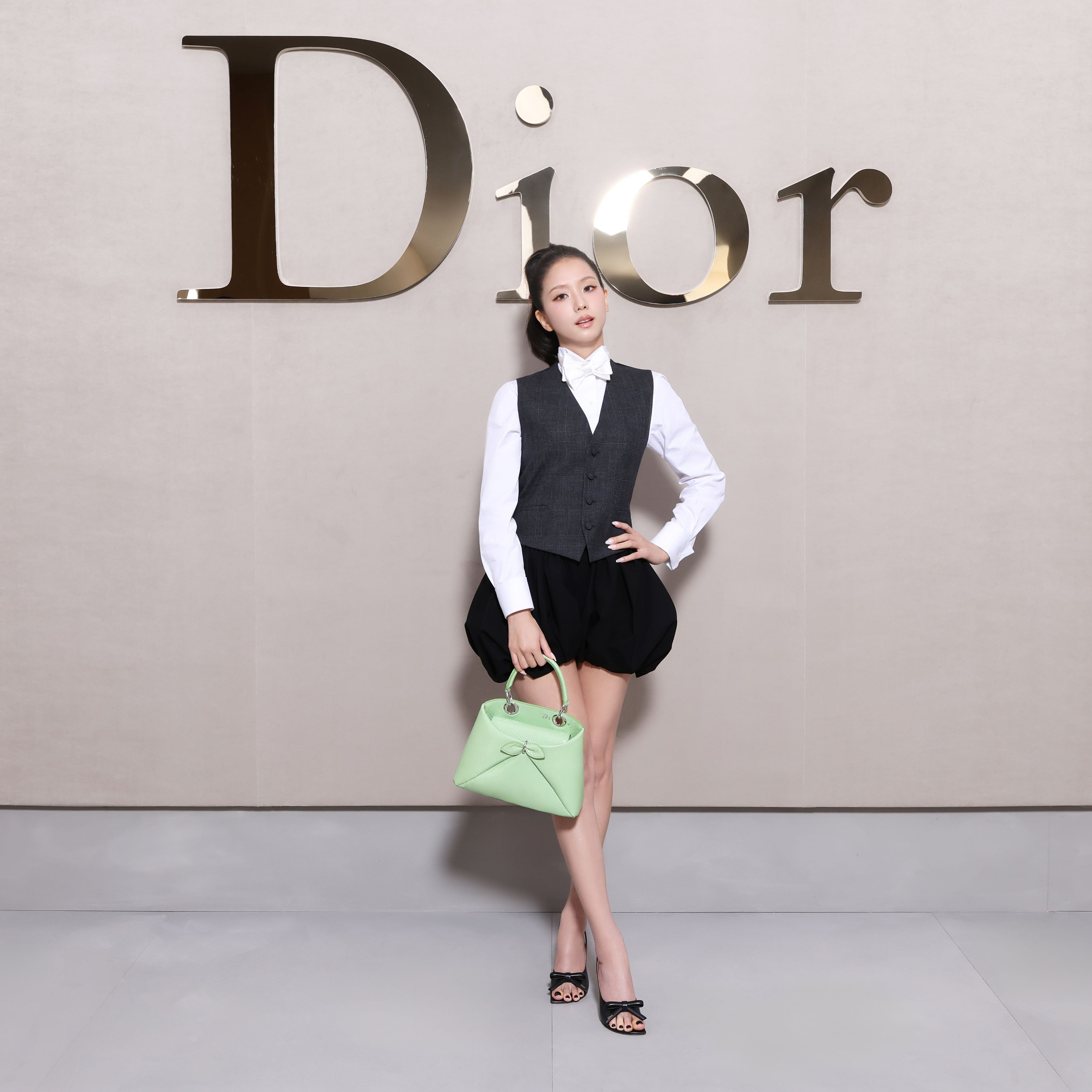 Era Baru Dior! Simak Koleksi Debut Jonathan Anderson dan Gaya Jisoo di Fashion Show
