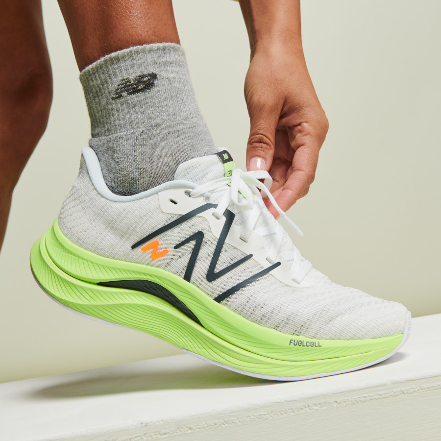 New Balance Rilis Koleksi Sepatu Lari Terbaru! Jadi Favorit Selebriti dan Atlet