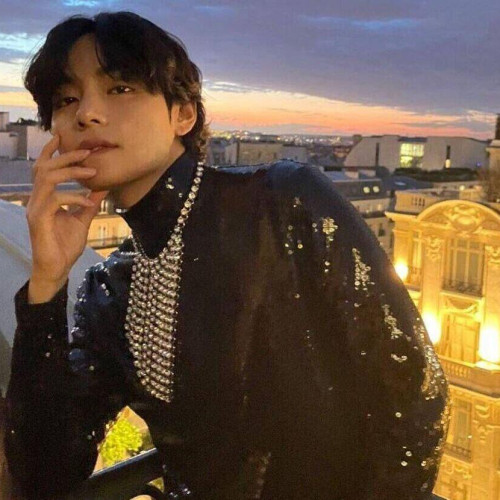 V BTS Berhasil Pecahkan Rekor Followers Paling Cepat di Instagram