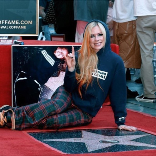 Nama Avril Lavigne Tertulis di Bintang Hollywood Walk of Fame