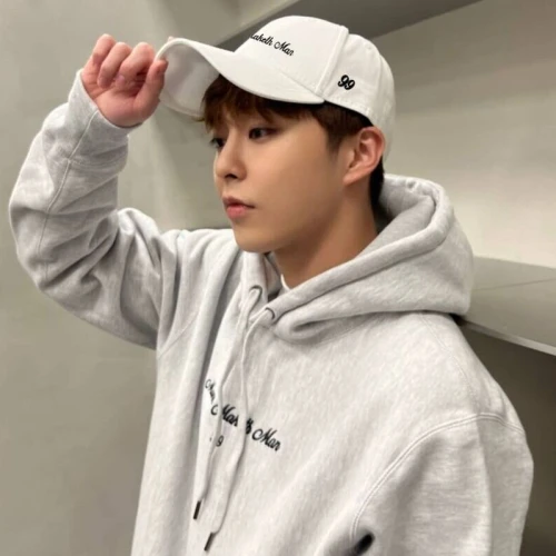 Comeback di Dunia Film, Xiumin EXO Akan Bintangi Drama “Sajangdol Mart”
