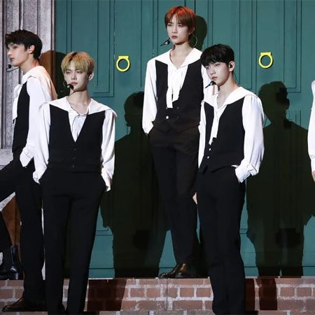 Taehyun Nyanyikan Lagu 'Hati-Hati di Jalan' Milik Tulus di Konser TXT