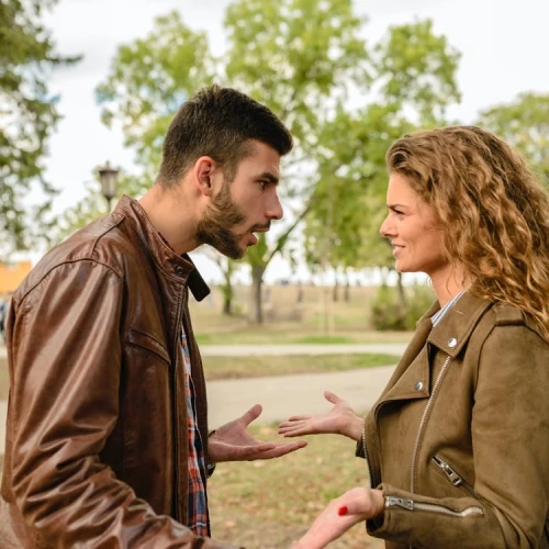 5 Cara Menghadapi Pasangan yang Kerap Melakukan Pelecehan Verbal