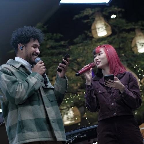 Uniqlo Rayakan Akhir Tahun dengan Konser Musik Hybrid Bersama Isyana Sarasvati dan Teddy Adhitya