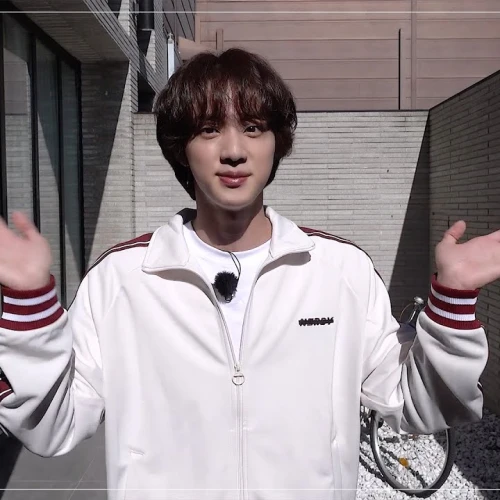Jin BTS Janjikan Rilis Konten Spesial Selama Jalani Wajib Militer