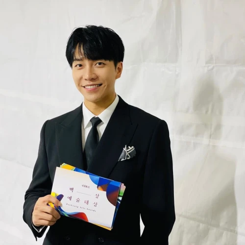 Lamaran Diterima, Lee Seung-gi Akan Menikah dengan Lee Da-in
