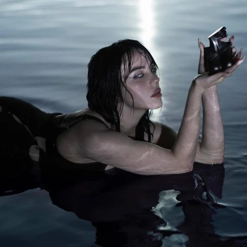 Billie Eilish Hapus Semua Medsos di Ponsel, Ini Alasannya
