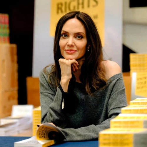 Angelina Jolie Umumkan Brand Fashion Baru Bernama Atelier Jolie