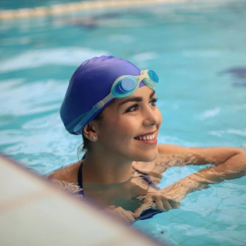 Ini Dia 4 Manfaat Berenang Bagi Perempuan