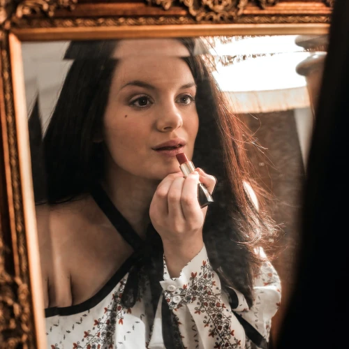 5 Tips Agar Lipstik Tahan Lama Di Bibir Kamu!