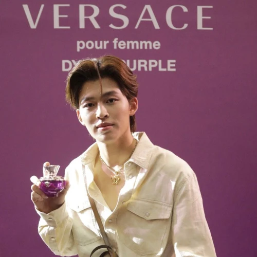 Pond Naravit Hadir di Event VERSACE Dylan Purple Jakarta!