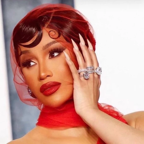 Oh No, Cardi B Melempar Mikrofon ke Penonton Saat Konser di Las Vegas