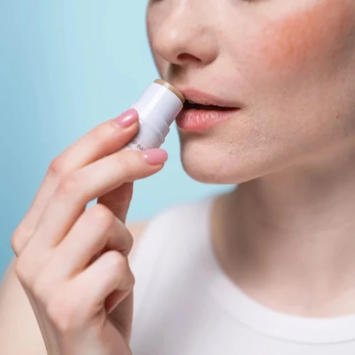 Cara Melembapkan Bibir Secara Alami Yang Bisa Kamu Coba!