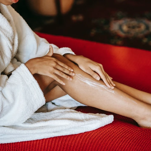 6 Rekomendasi Body Serum yang Wajib Kamu Coba