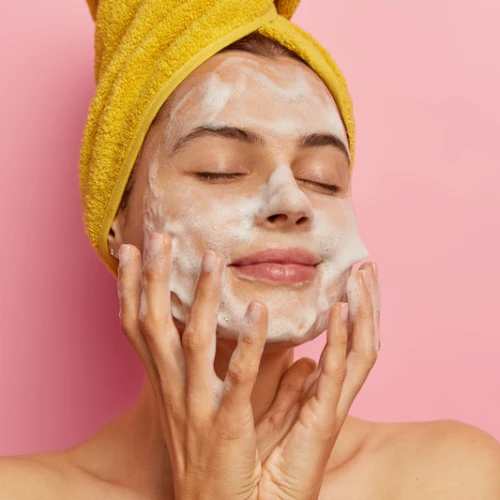 5 Rekomendasi Facial Wash untuk Kulit Sensitif yang Wajib Dicoba