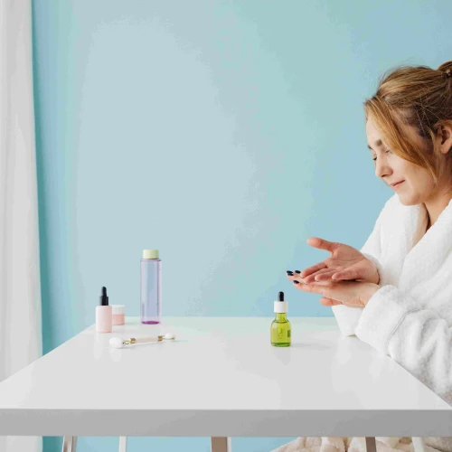 Simak Perbedaan Micellar Water dan Toner yang Perlu Kamu Ketahui