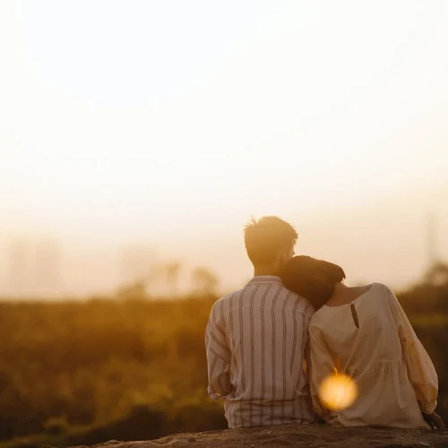 Pasangan Melakukan Micro-Cheating, Apa Perlu Menyudahi Hubungan?
