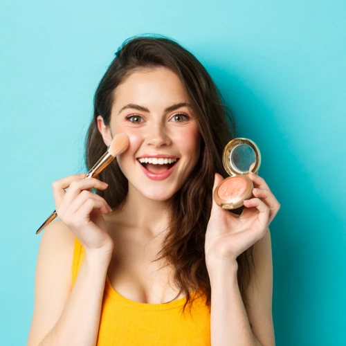 Praktis & Anti Ribet! Ini 8 Cara Retouch Makeup Agar Hasil Tetap Flawless