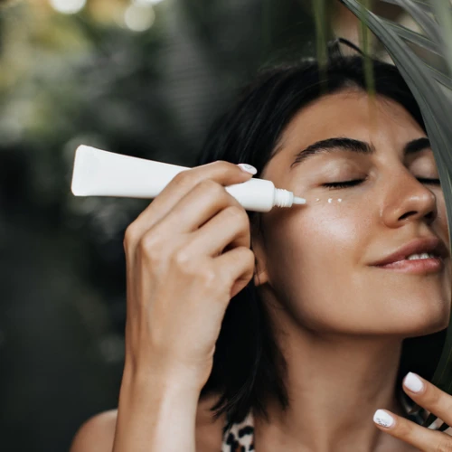 6 Rekomendasi Sunscreen untuk Kulit Sensitif yang Bisa Kamu Coba