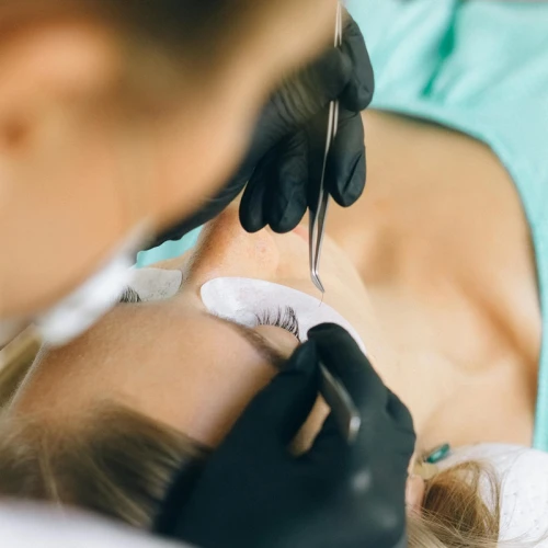 Apa Itu Lash Lift Beserta Alasan Mengapa Kamu Harus Mencobanya