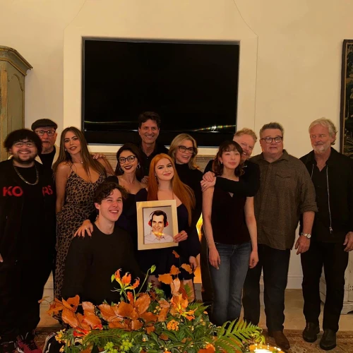 Sofía Vergara Merilis Foto Dari Reuni Pertama Pemeran 'Modern Family'