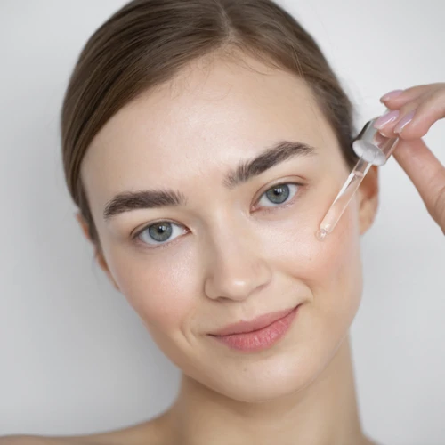 Rekomendasi 6 Serum Brightening Brand Lokal Pilihan Cosmo yang Bisa Kamu Coba!