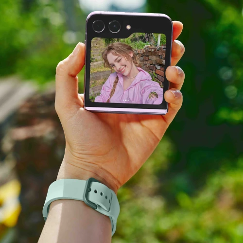 Psst, Kreasi Konten OOTD Makin Keren dengan Galaxy Z Flip5!
