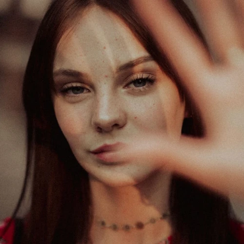 Cara Terbaik Menghadapi Seseorang yang Memberikan Bad Vibes
