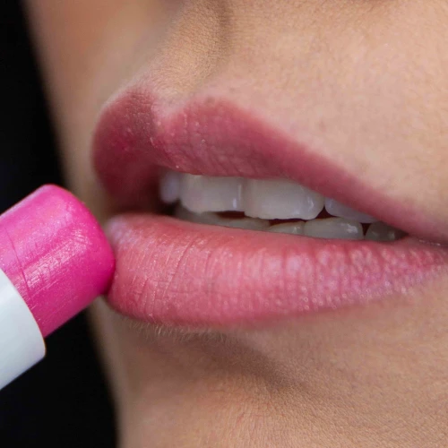 Cara Mudah Mengatasi Bibir Pecah-Pecah Dalam Sekejap!