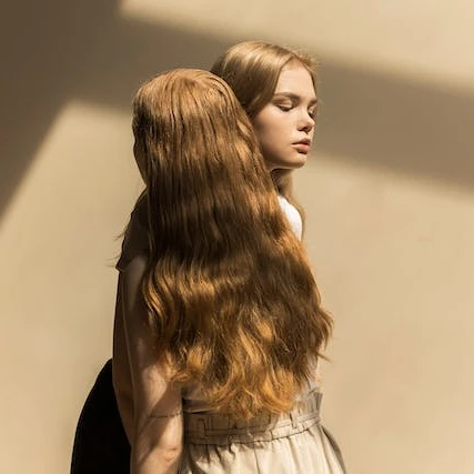 9 Warna Rambut Terbaru yang Cocok untuk Rambut Panjang 