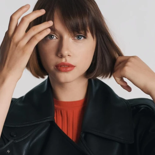10 Inspirasi Warna Rambut Pendek Terbaru & Paling Populer