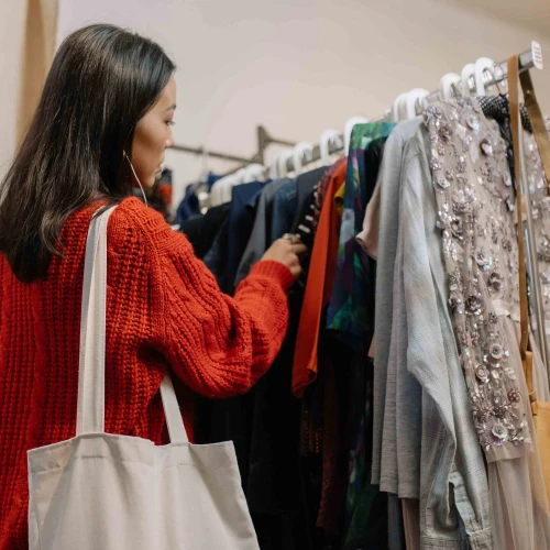 Serupa Tapi Tak Sama, Ini Perbedaan Preloved dan Thrift!