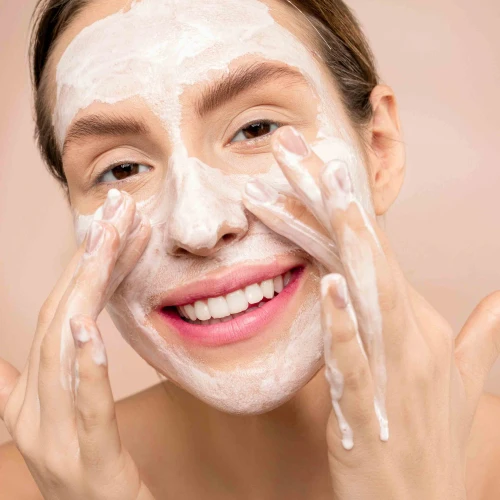 Yuk Ketahui 6 Jenis Pembersih Makeup Berikut Ini!