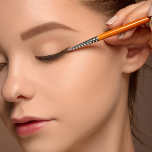 Ini 6 Rekomendasi Eyeliner Coklat yang Bisa Kamu Coba