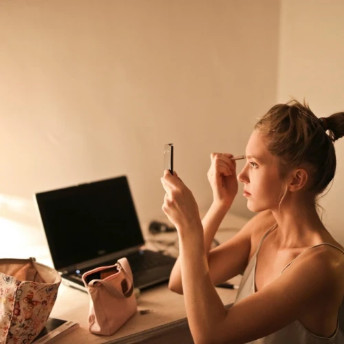 Kenali 5 Alasan Mengapa Makeup-mu Tidak Menempel Sempurna di Wajah