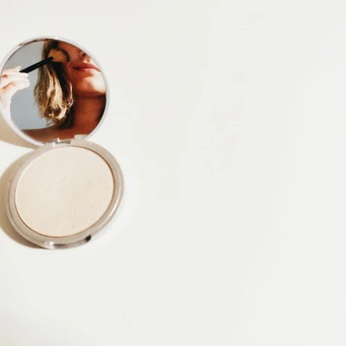 Jangan Disamakan, Berikut Perbedaan Compact Powder dan Two-Way Cake
