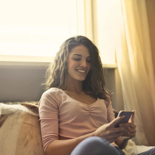 Tidak Selalu Buruk, Ini 5 Alasan Perempuan Tidak Membalas Chat-mu